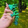 flexi malý krystalový drak dvounohý v prostředí přívěsek 2